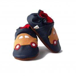 Carro. Zapato adecuado para bebe diseño carro.